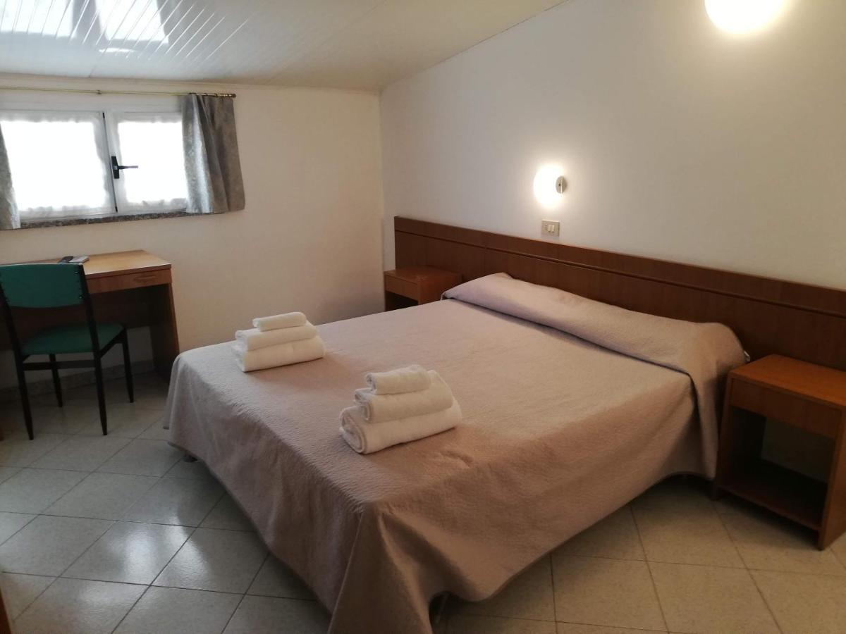 Hotel La Bella Vita Римини Екстериор снимка