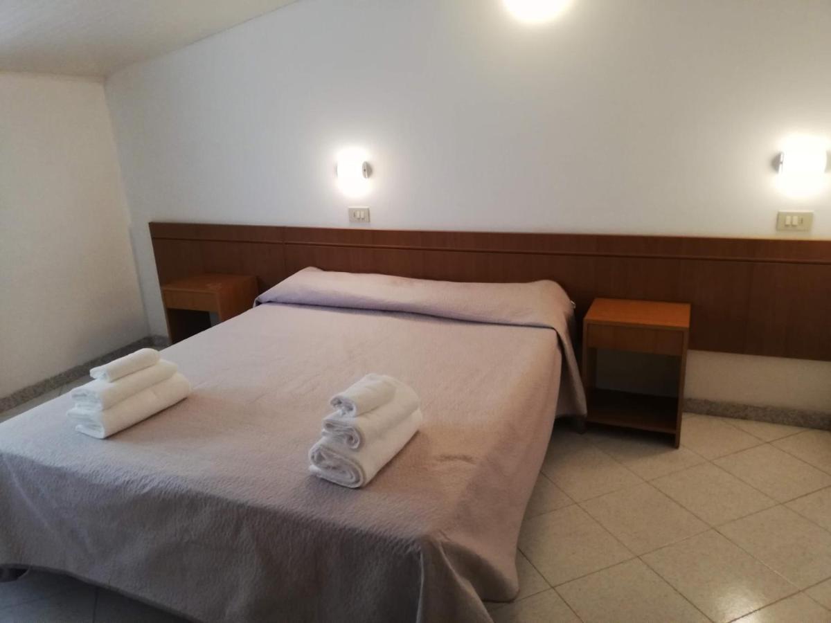 Hotel La Bella Vita Римини Екстериор снимка