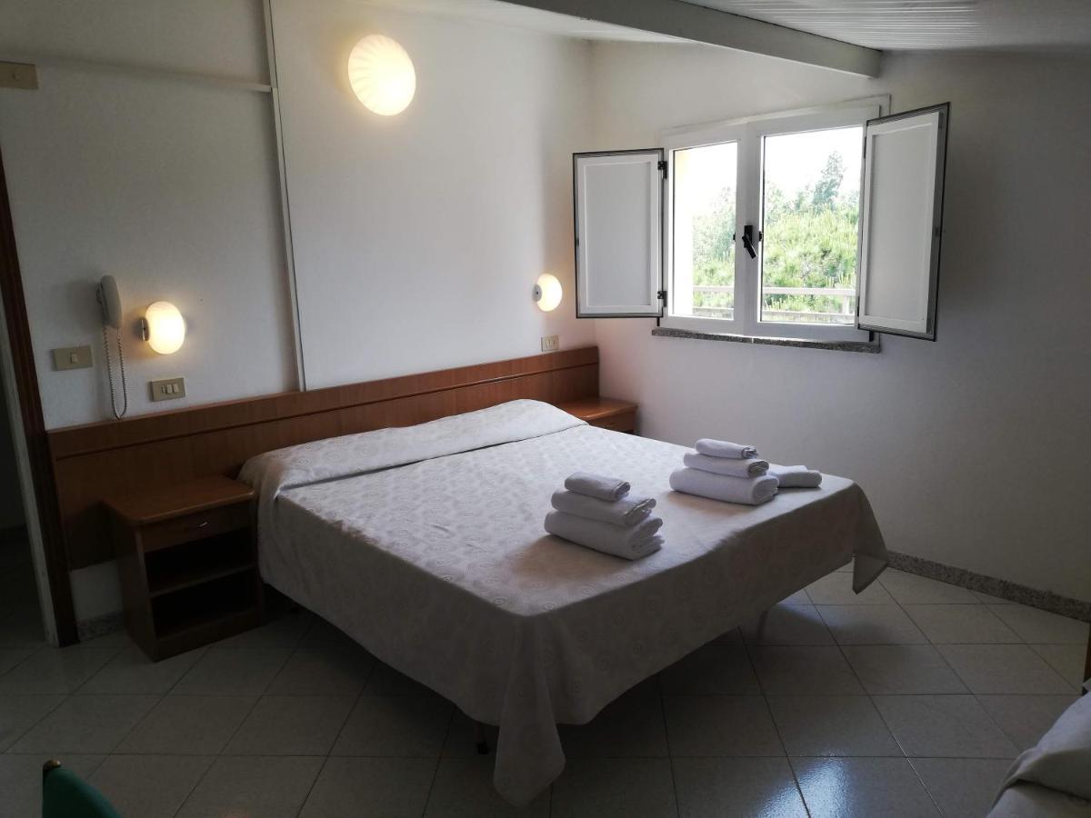 Hotel La Bella Vita Римини Екстериор снимка