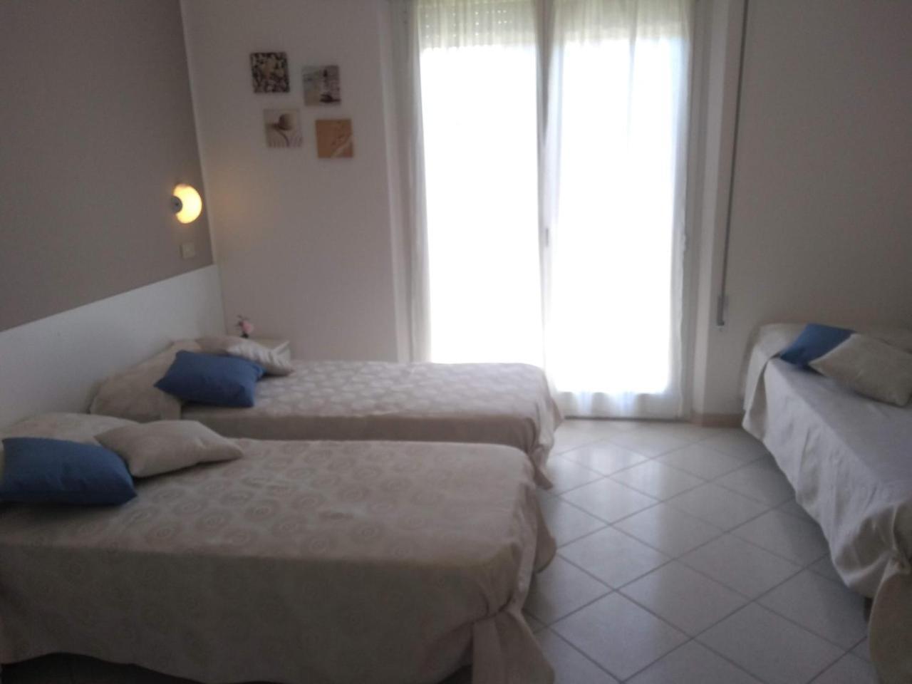 Hotel La Bella Vita Римини Екстериор снимка