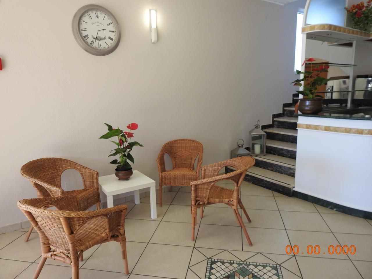 Hotel La Bella Vita Римини Екстериор снимка