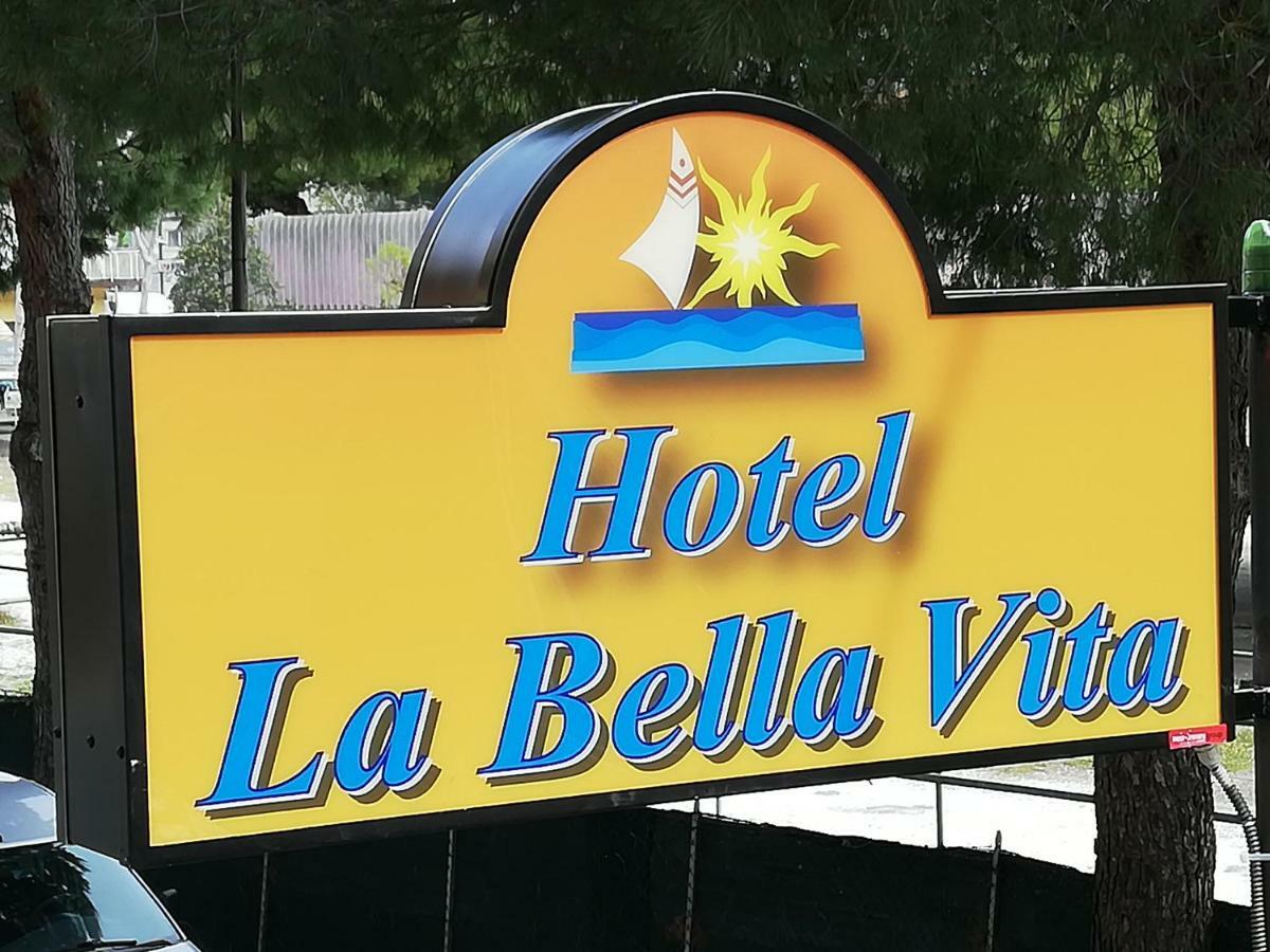 Hotel La Bella Vita Римини Екстериор снимка