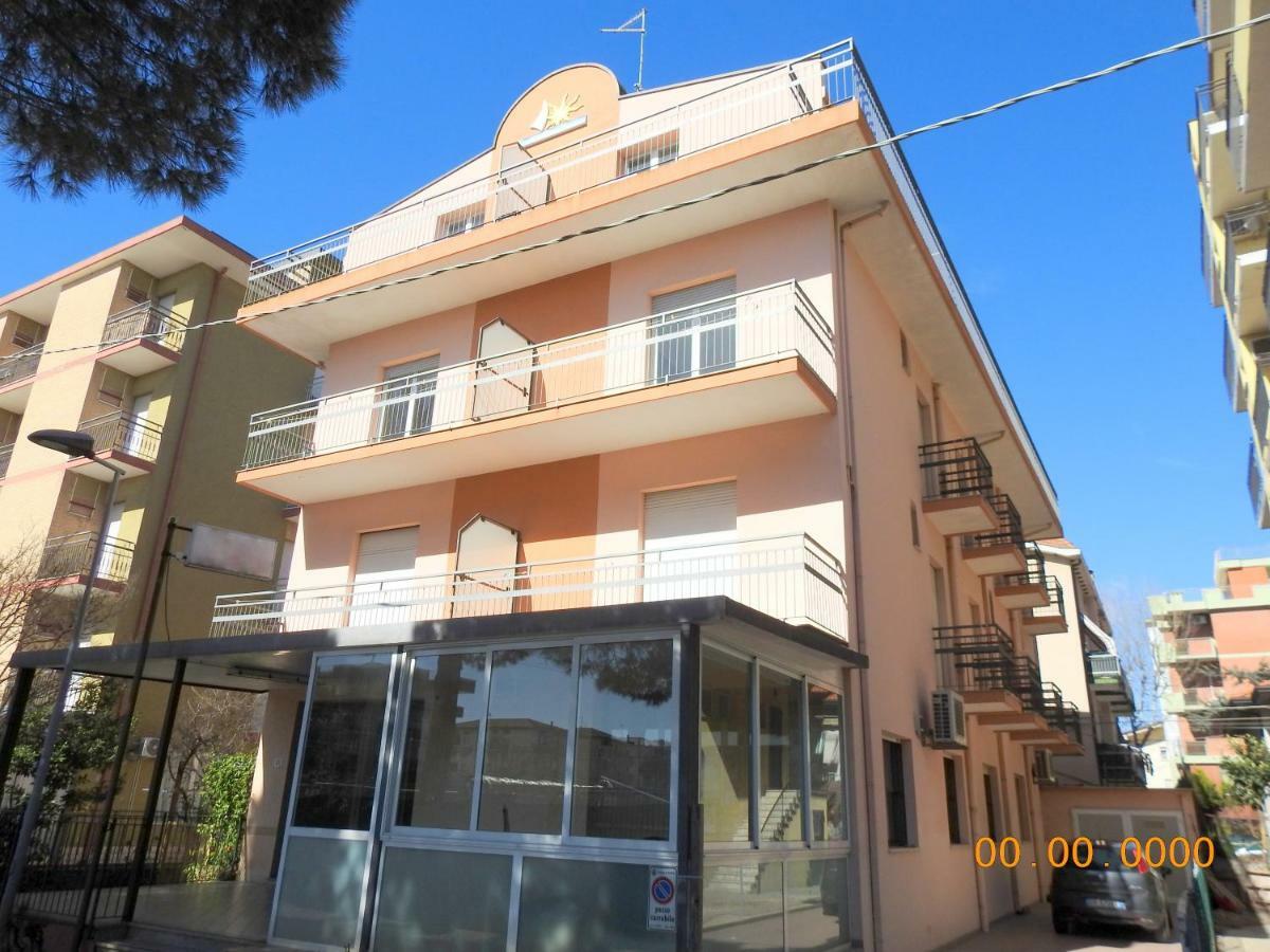 Hotel La Bella Vita Римини Екстериор снимка