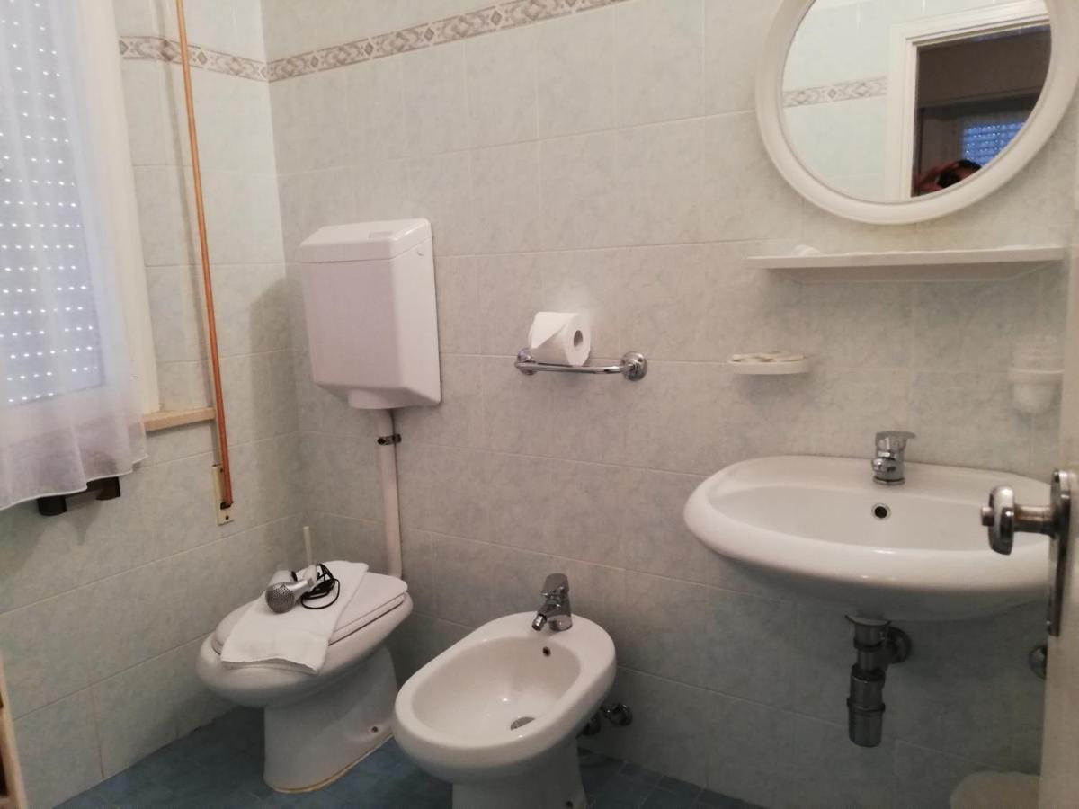 Hotel La Bella Vita Римини Екстериор снимка
