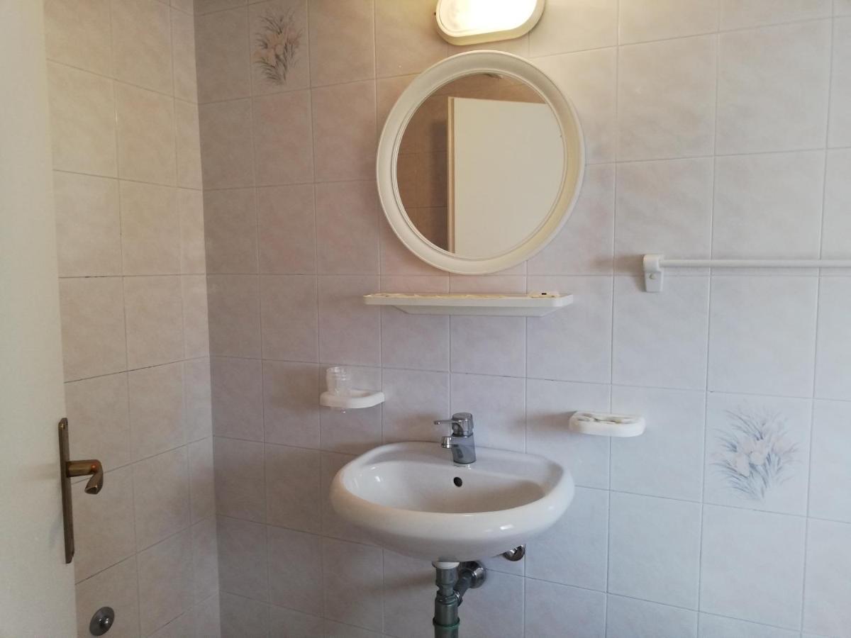 Hotel La Bella Vita Римини Екстериор снимка